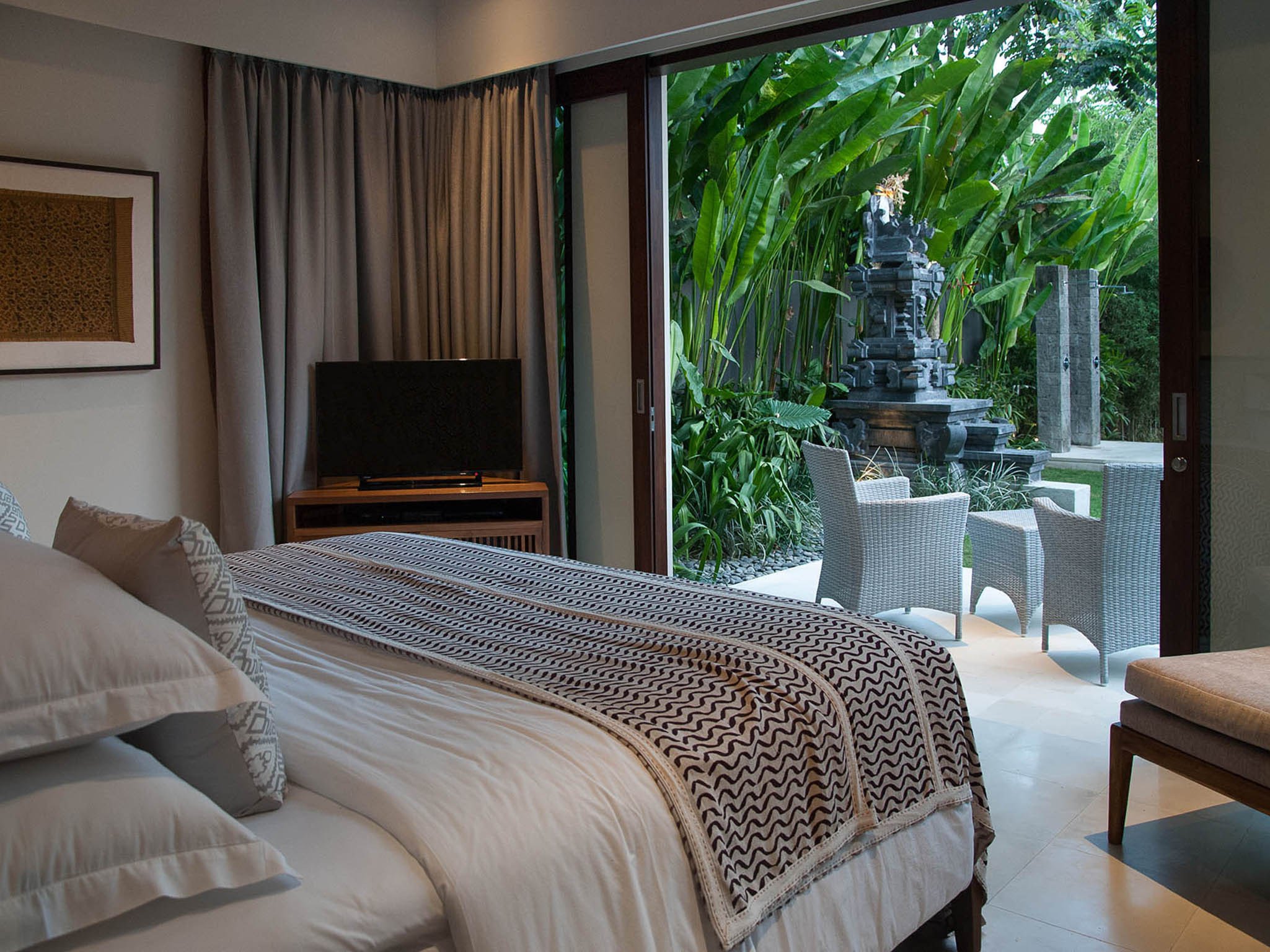 Seseh Beach Villa II - Downstairs guest bedroom - Seseh Beach Villa II, Seseh-Tanah Lot, Bali